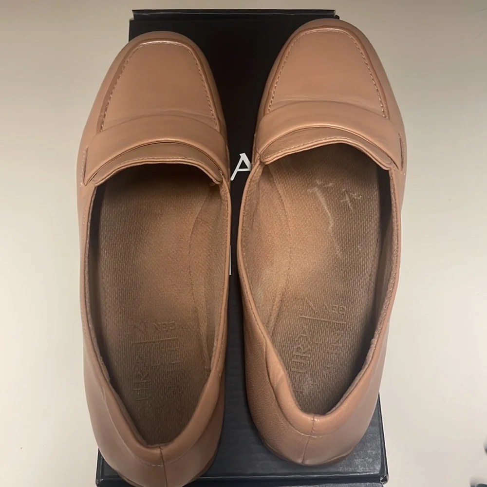 Naturalizer Genn Flow Leather Flat- Size 7.5